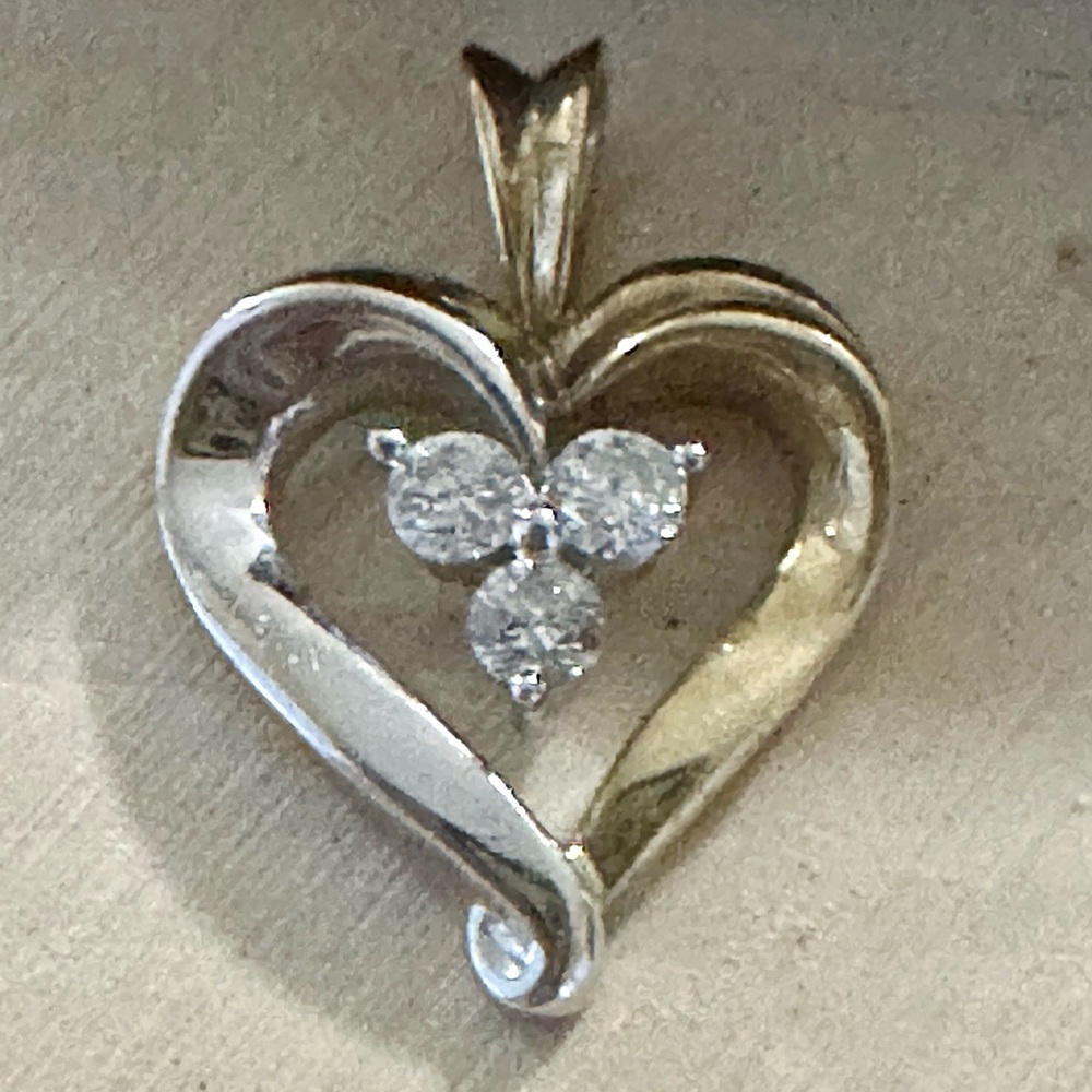 10K White Gold Diamond Heart Pendant - 0.24ct